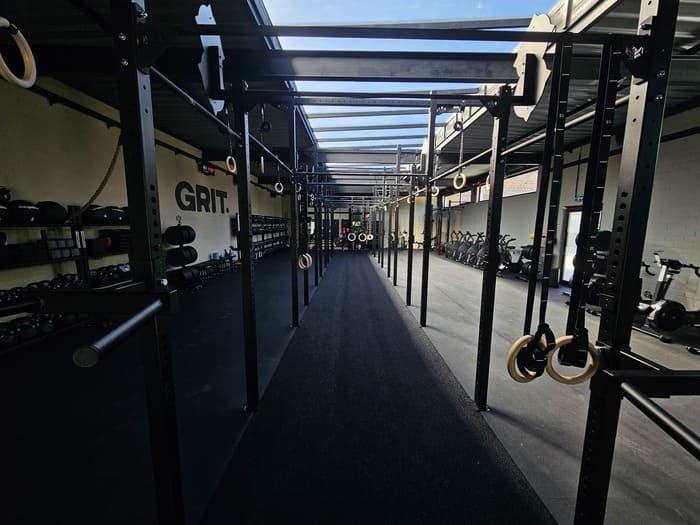 De voorkant van de zaal van GRIT. in Brugge